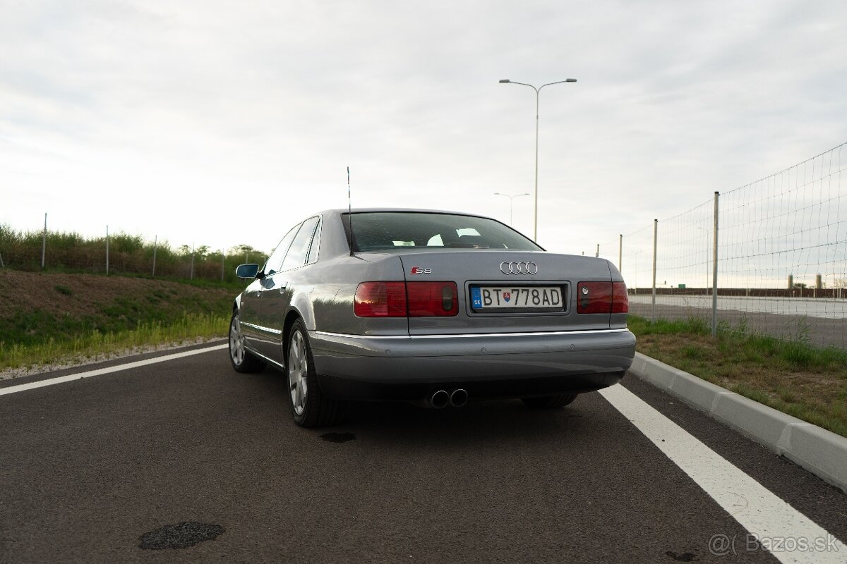 Audi S8 2001