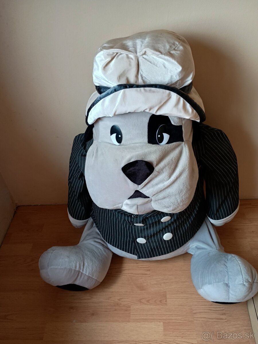 Veľký plyšový psík