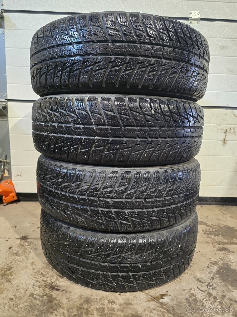 Zimné Pneu Nokian WR 215/70 R16