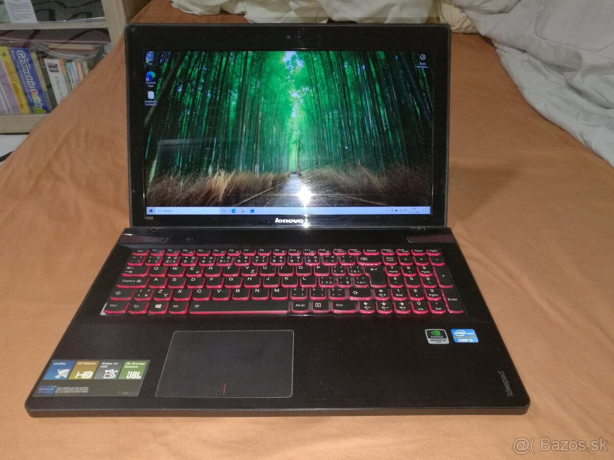Lenovo Y500. i7-4-jadro. 15,6 FHD. 16 GB RAM. 256 GB SSD+1TB