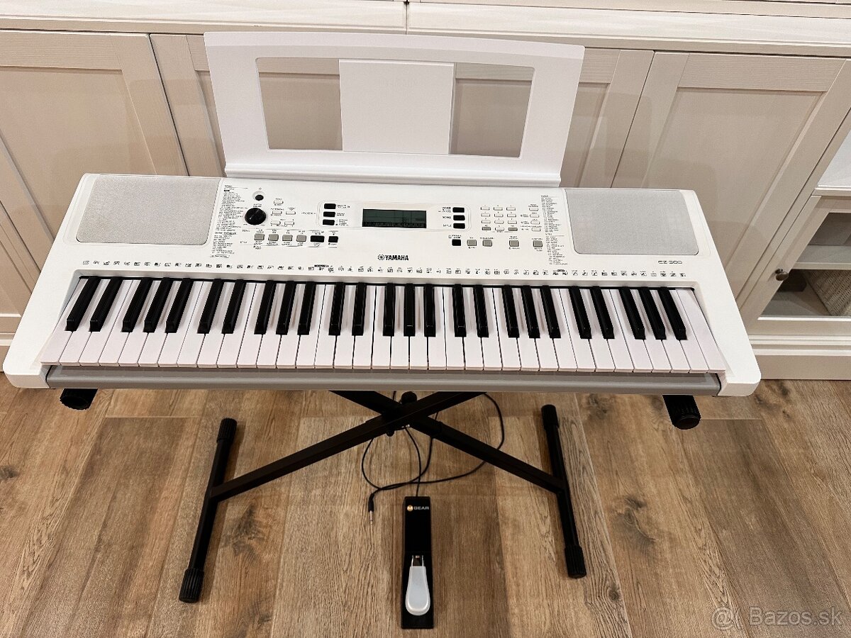Predám klávesy Yamaha EZ300 s dynamikou