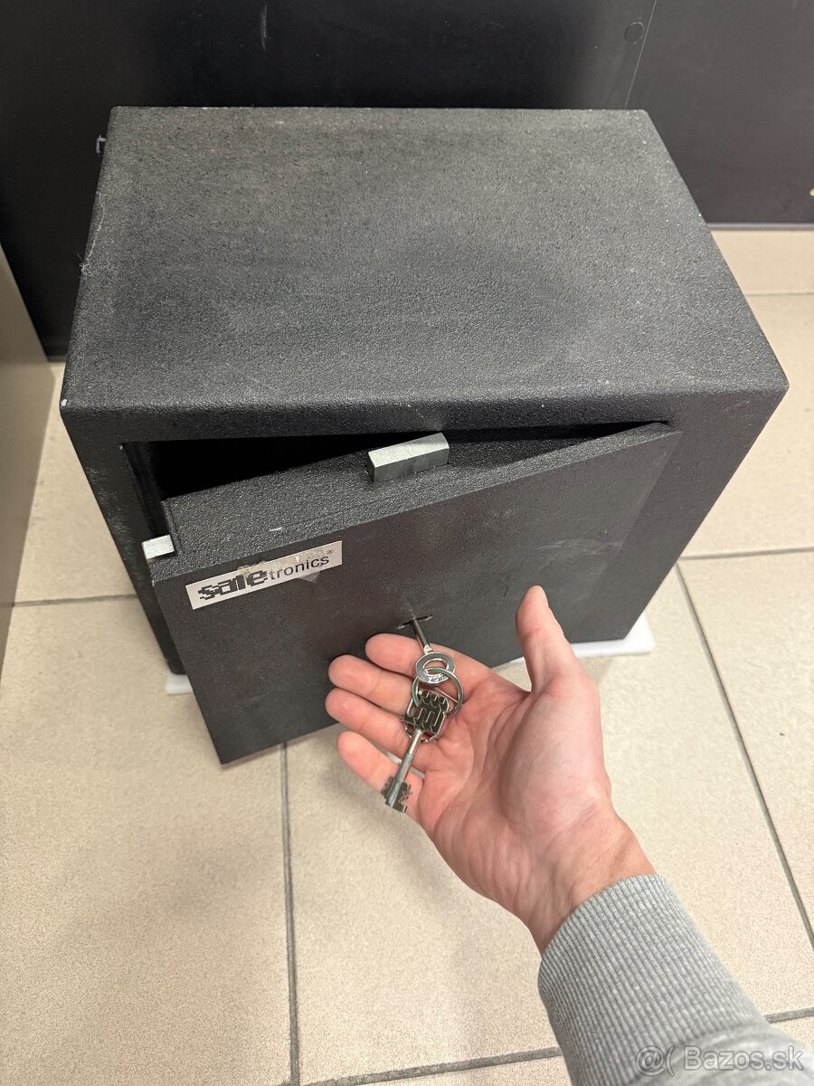 trezor - sejf na klúč SAFETRONICS
