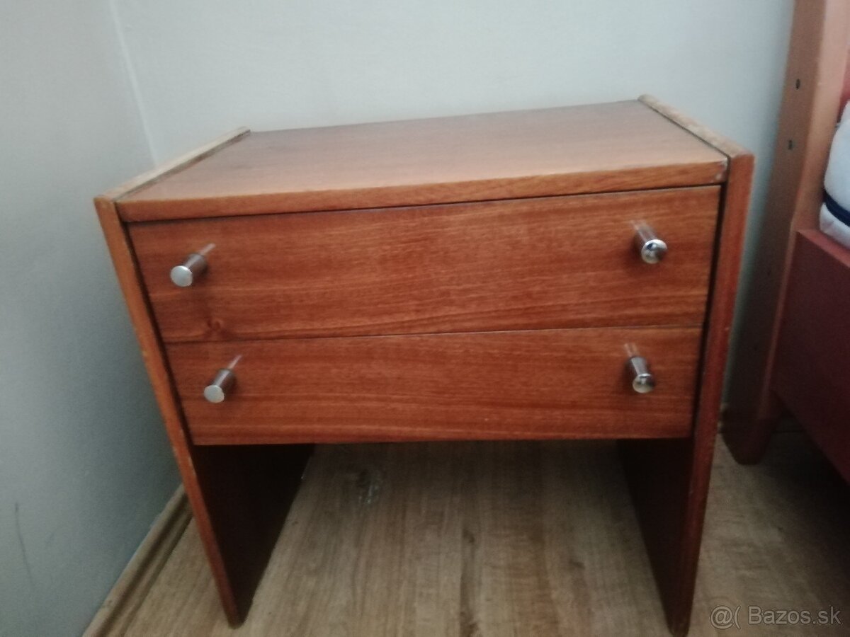 Nočné stolíky