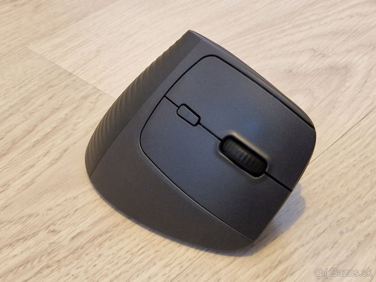 Vertikálna myš UGREEN M571