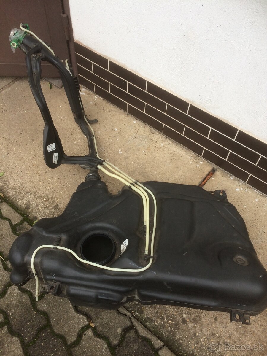 Palivová nádrž Škoda.