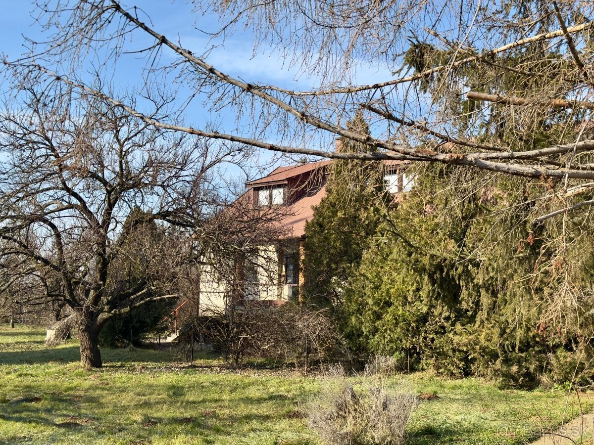 MAĎARSKO - GONC 6 IZBOVÝ POSCHODOVÝ RD S TERASOU, PIVNICOU,