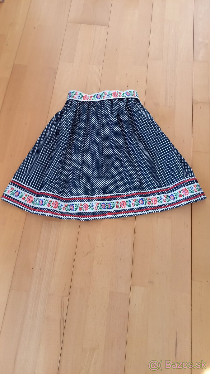 Folk sukňa.