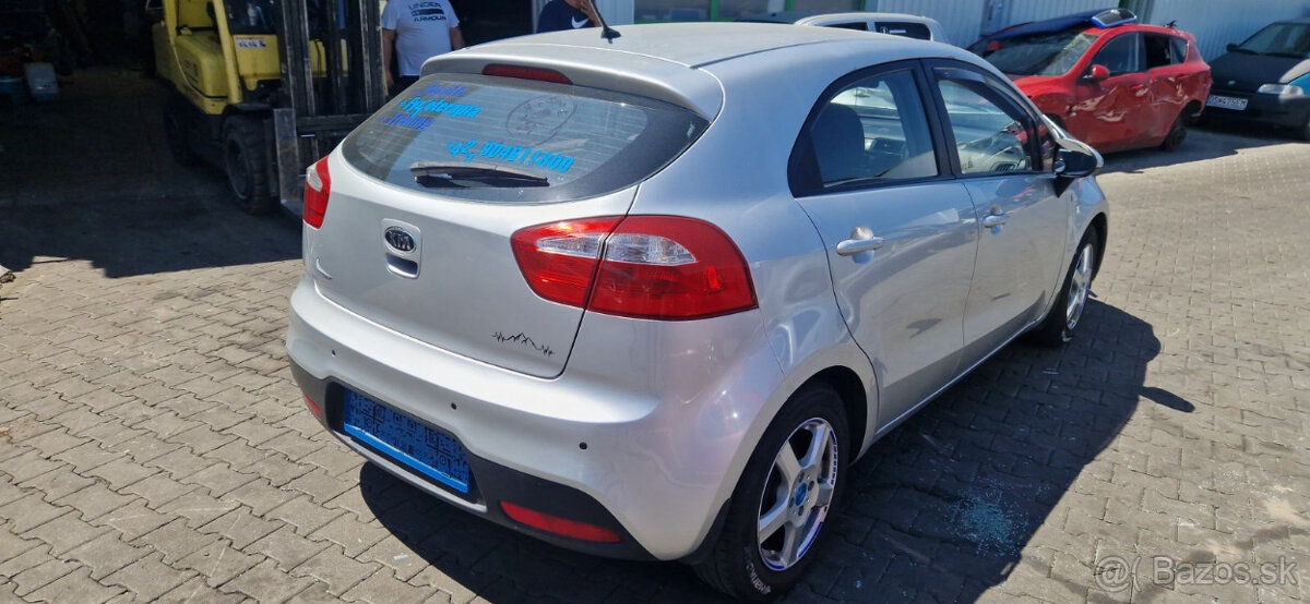 Lacno rozpredám Kia Rio na náhradné diely