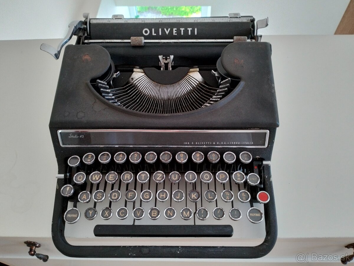Pisaci stroj Olivetti studio 42