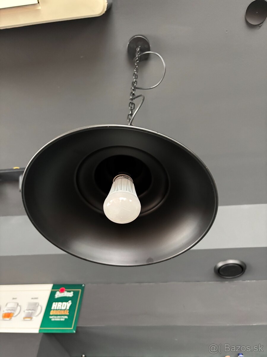 Industriálna závesná lampa – čierna, kovová