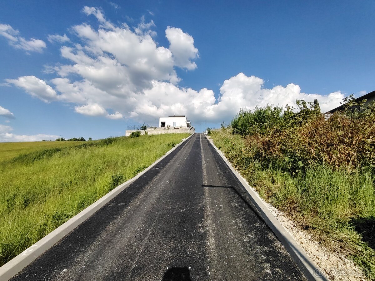 Veľký slnečný pozemok s panoramatickým výhľadom –