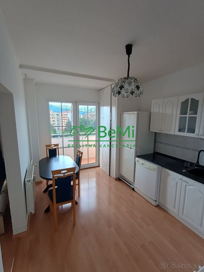 Na predaj 3-izbový byt, 70 m² – Prievidza