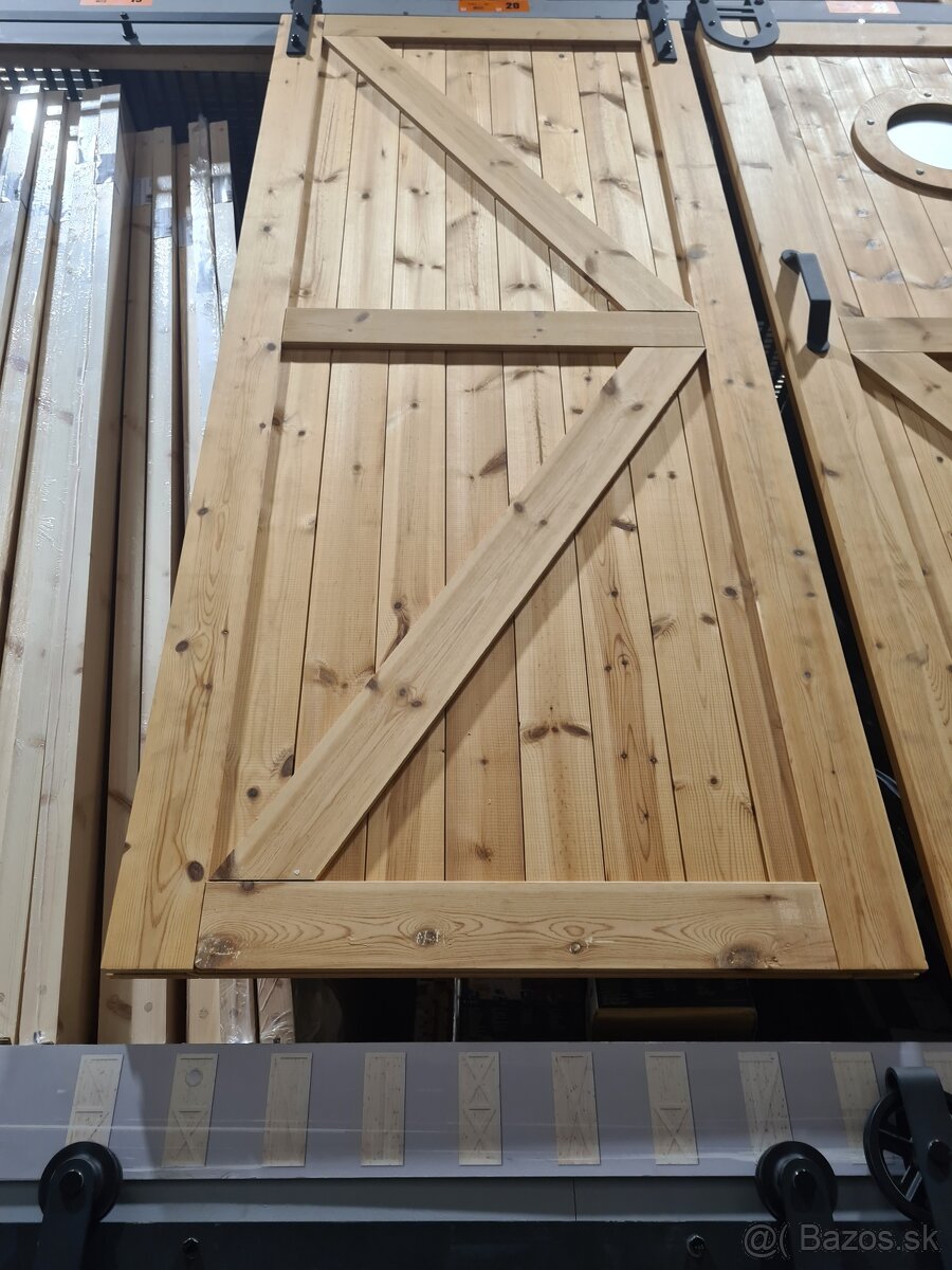 Drevene Loft, barn door