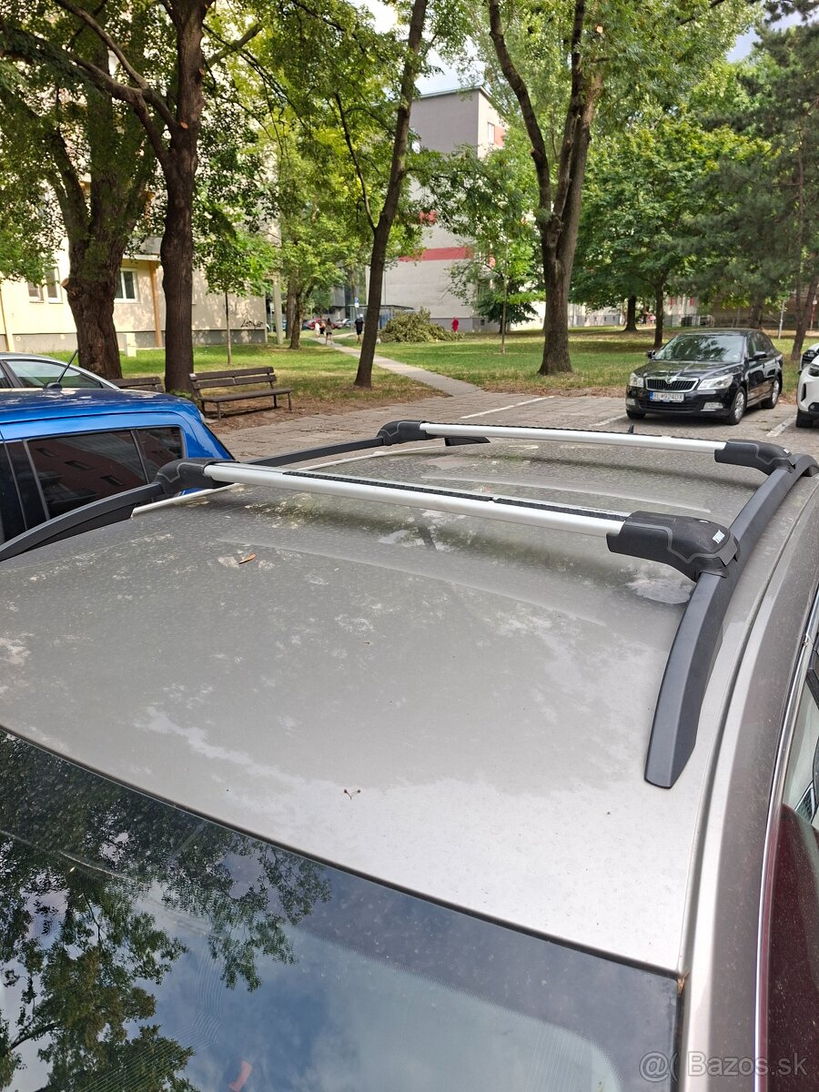 Thule wingbar stresny nosic kombi auta na hagusy