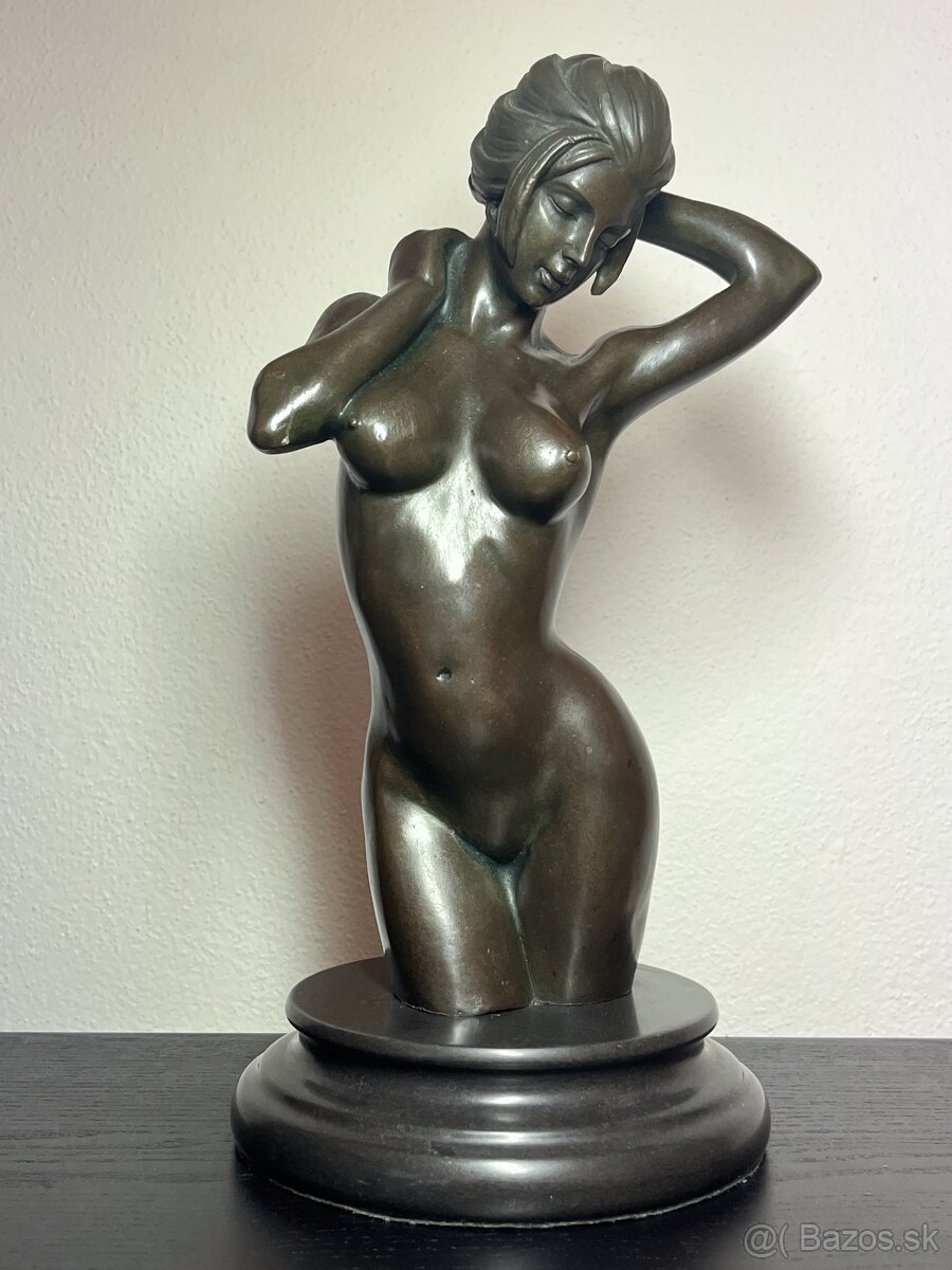 Socha bronz akt