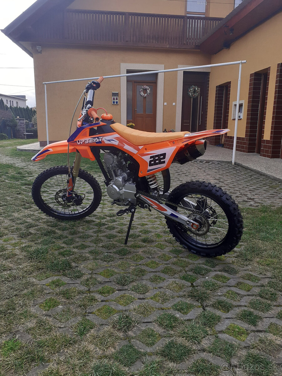 Predám Enduro zn.UpBeat obsah 250cm3
