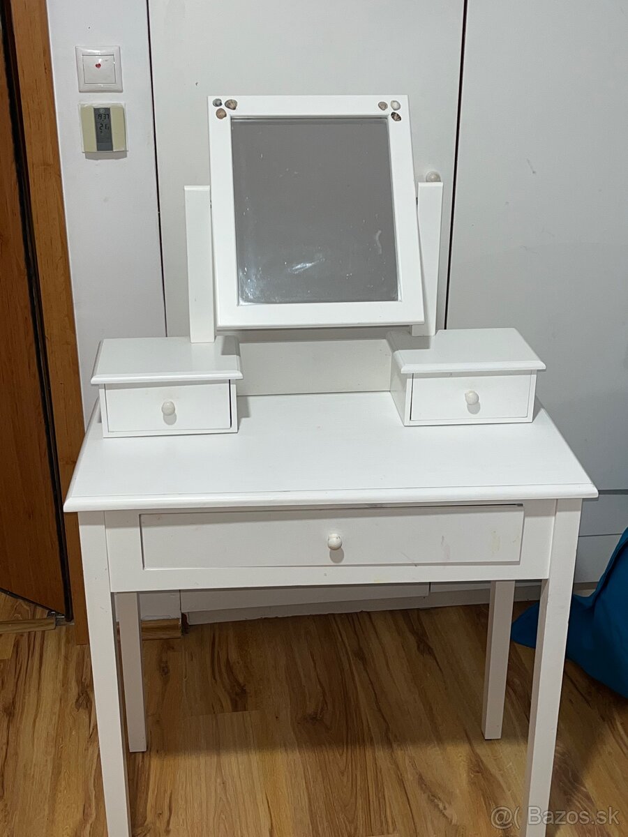 💄 Dievčenský toaletný stolík so zrkadlom
