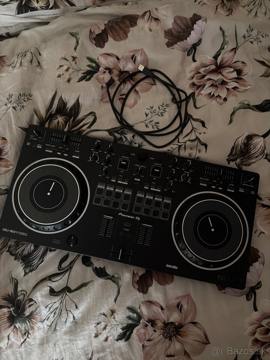 dj konzola pionner ddj-rev1