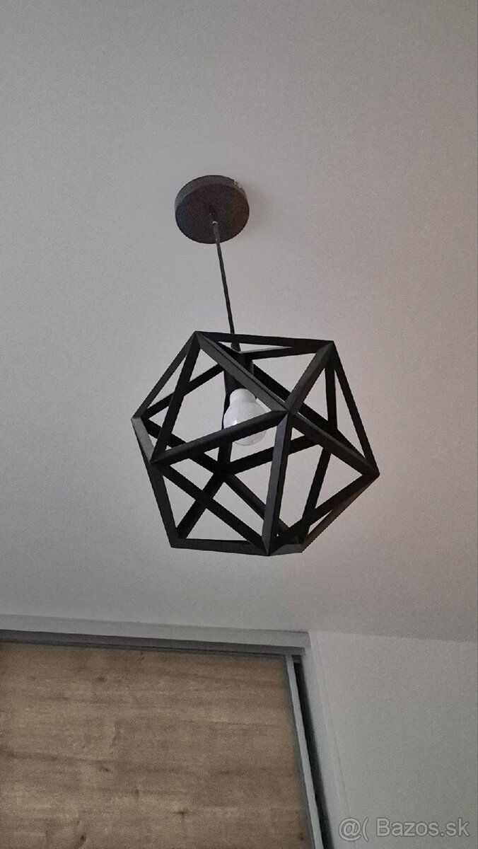 Závesné svietidlo čierne