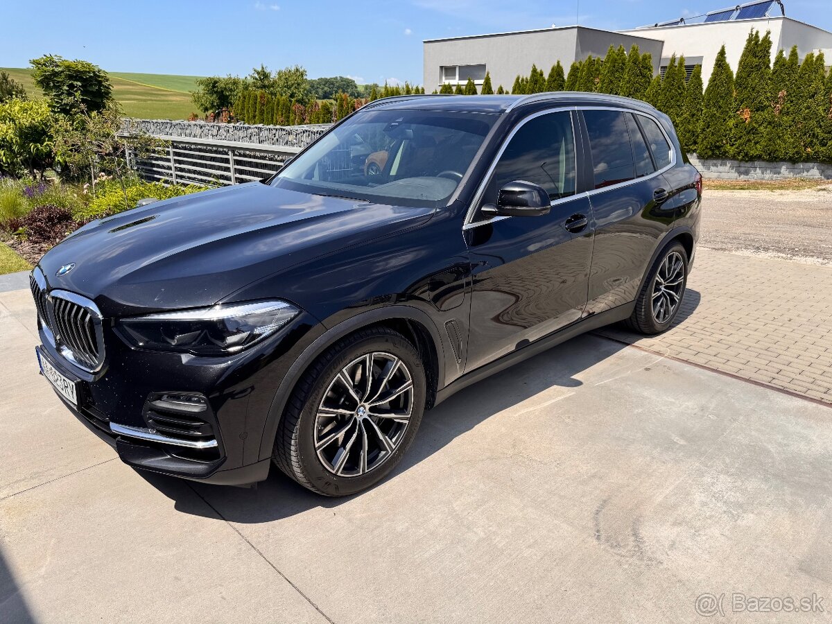 BMW X5 45e xDrive - 360 kamery - vzduch