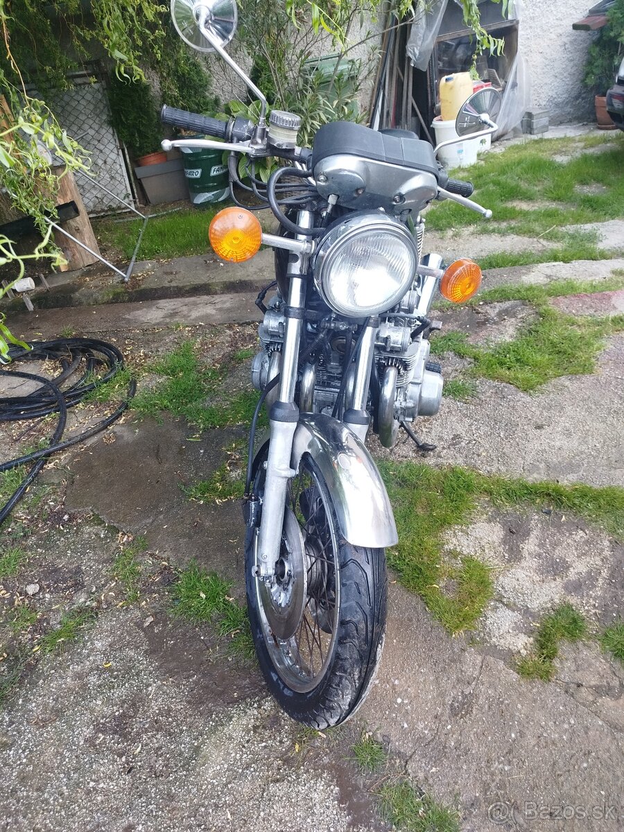 Suzuki GSX 750