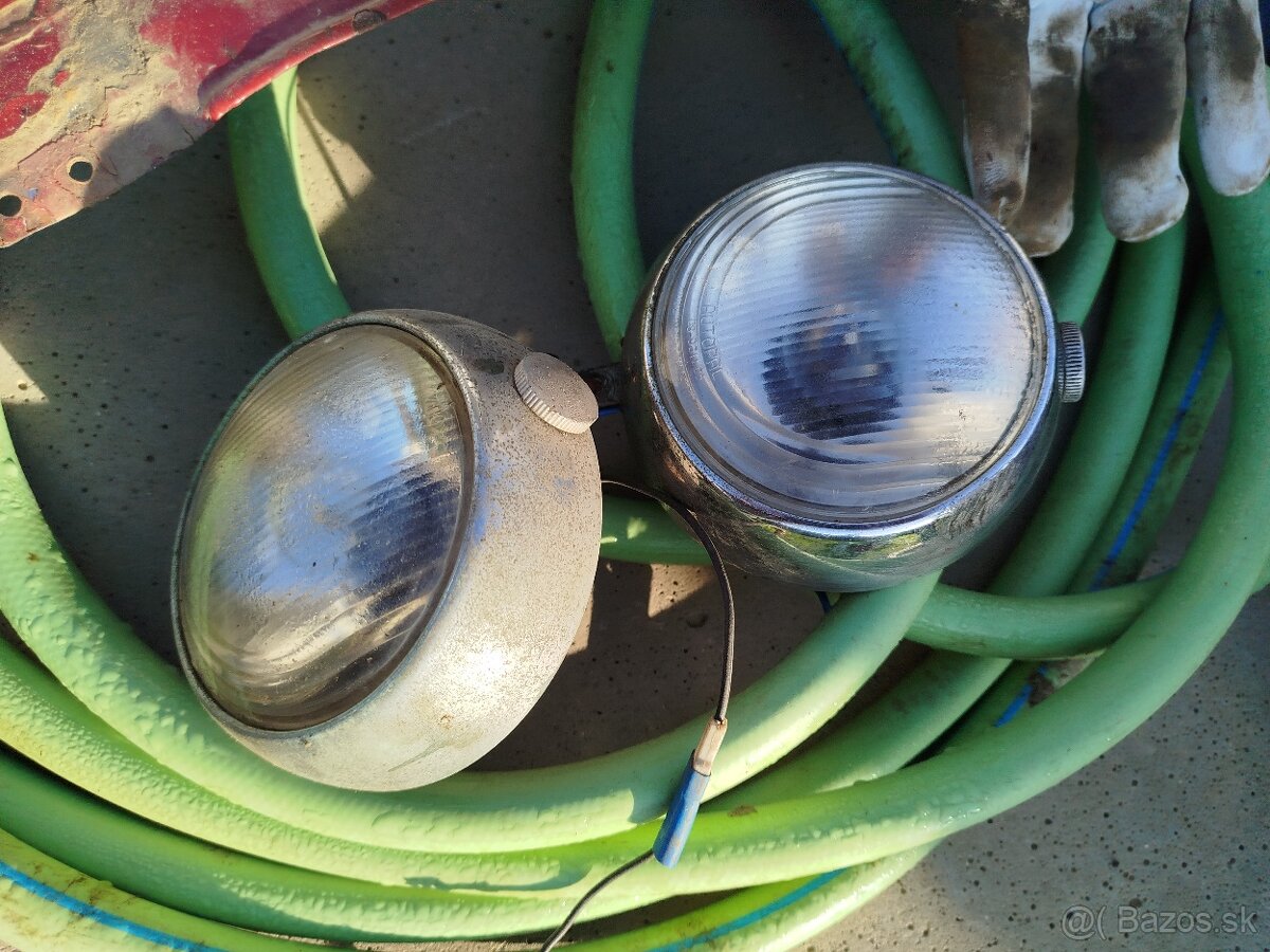 Predám 2x predné svetlo na Jawu 555.