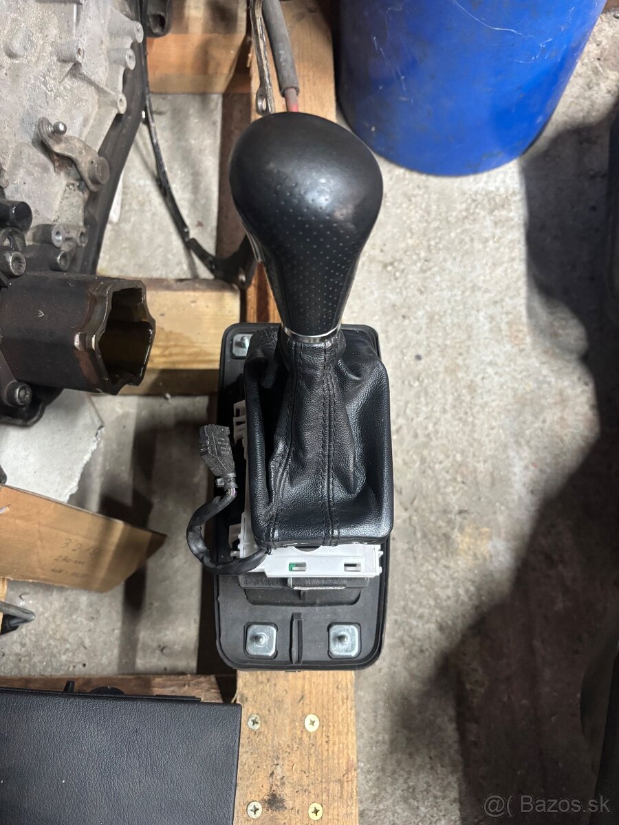 Audi a6c6 zámok radenia / spínač voliča prevodovky