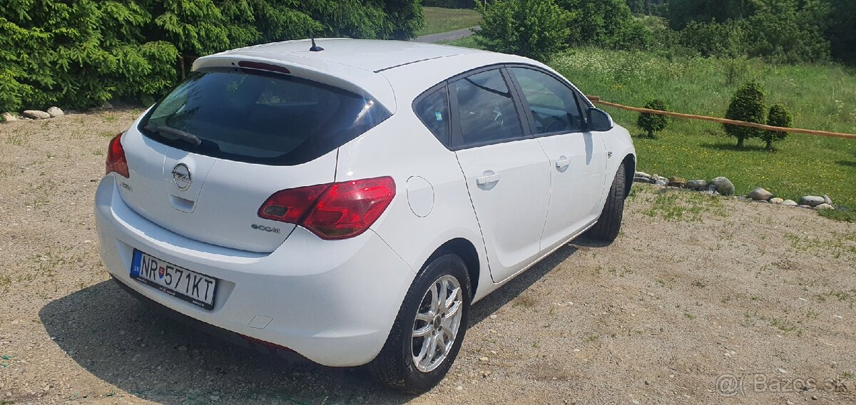 Opel astra j