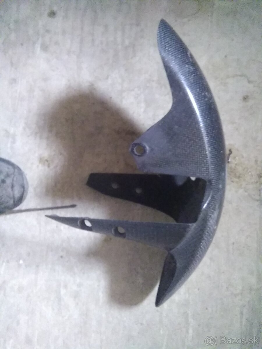 Predný carbon blatník Yamaha rn09