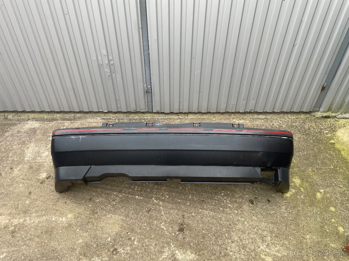 VW Golf 3 zadný naraznik