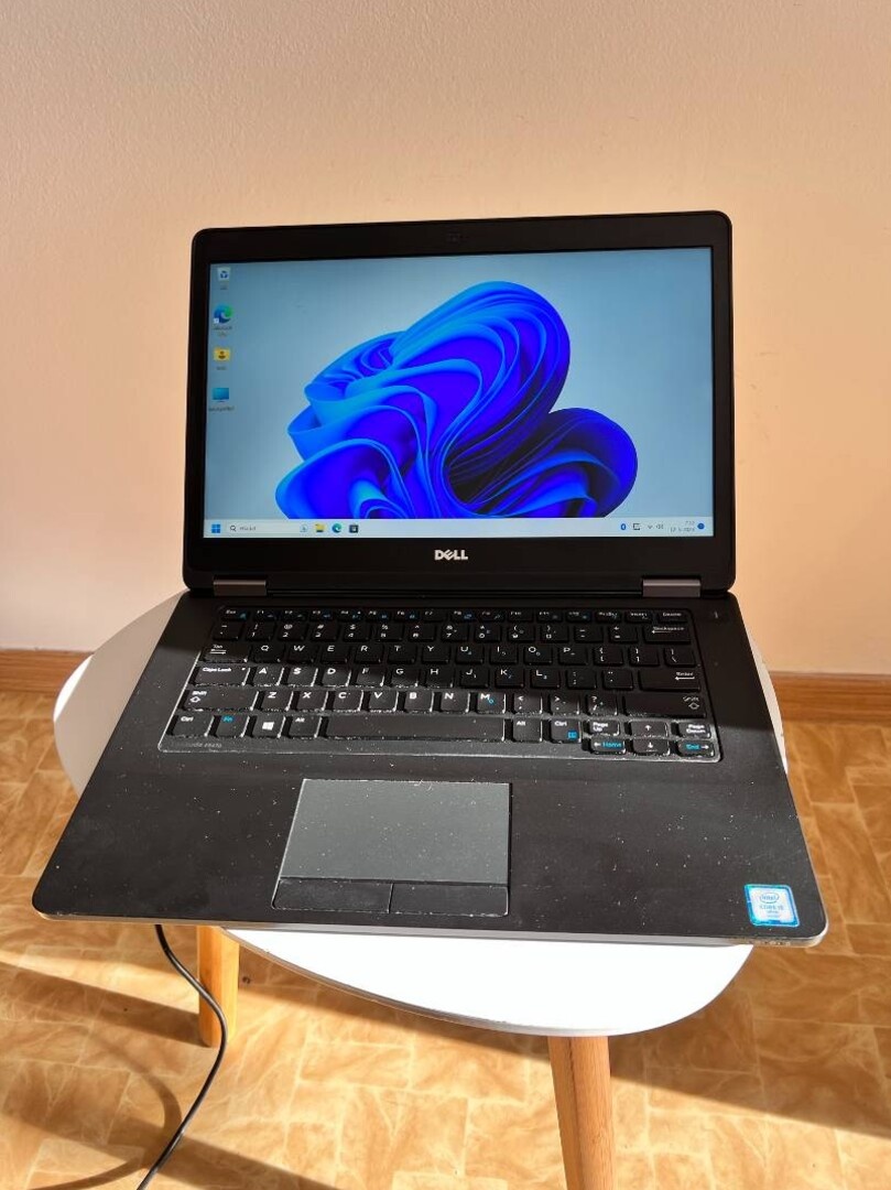 Notebook 14" DELL.Intel i5-6300U 2x2,40GHz.8gb ram.120g SSD