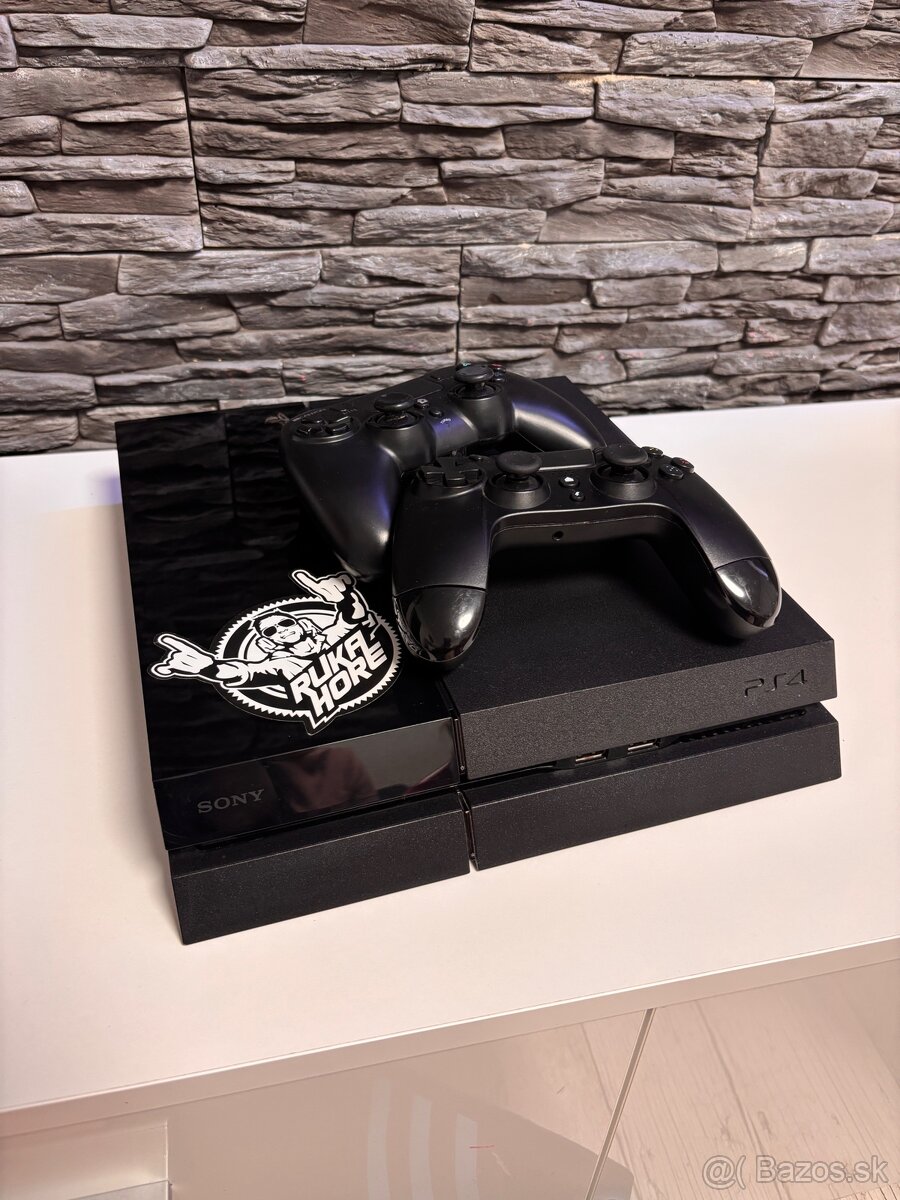 PlayStation 4 – 500GB + 2 ovládače + 4 hry