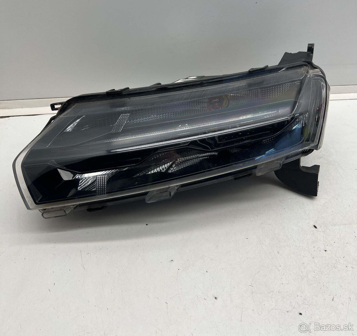 P: Lavy svetlomet (DRL) pre Dacia Spring - poskodeny