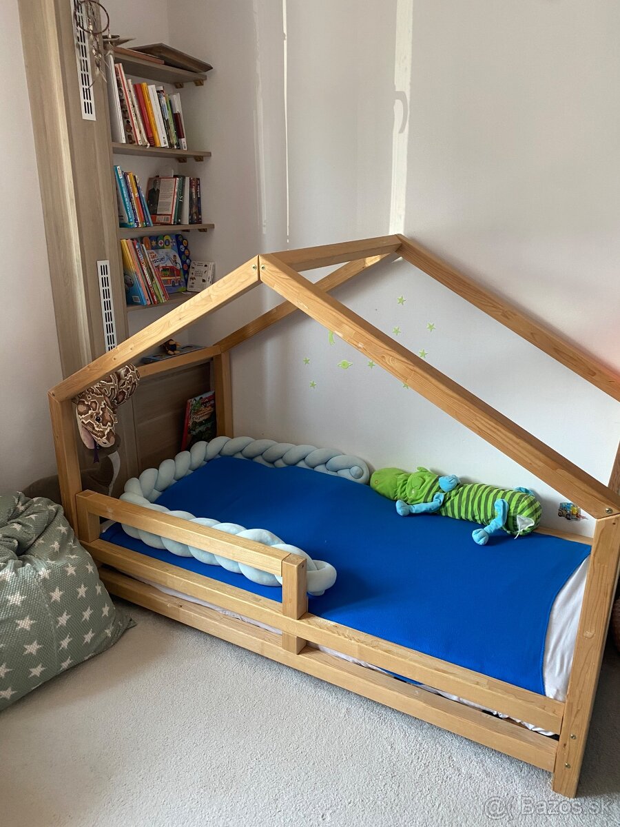 Domčeková posteľ benlemi s bočnicou a matracom 90x180