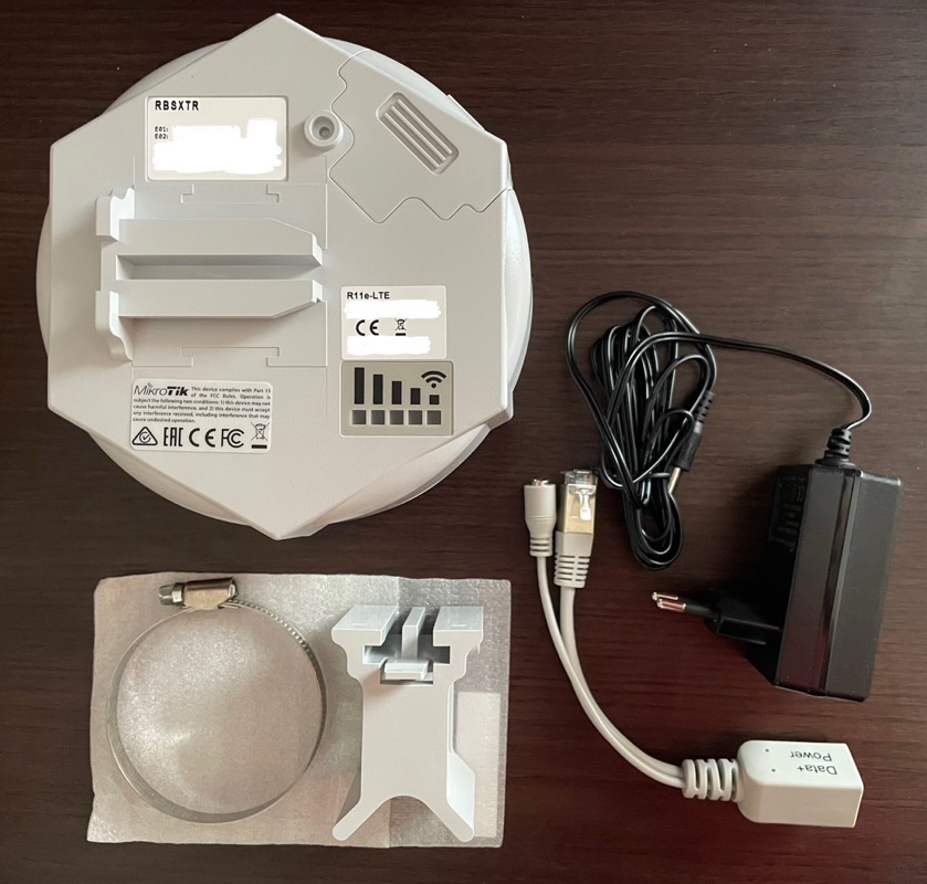 Mikrotik RBSXTR&R11e-LTE + Mikrotik QMP quickMOUNT Pro