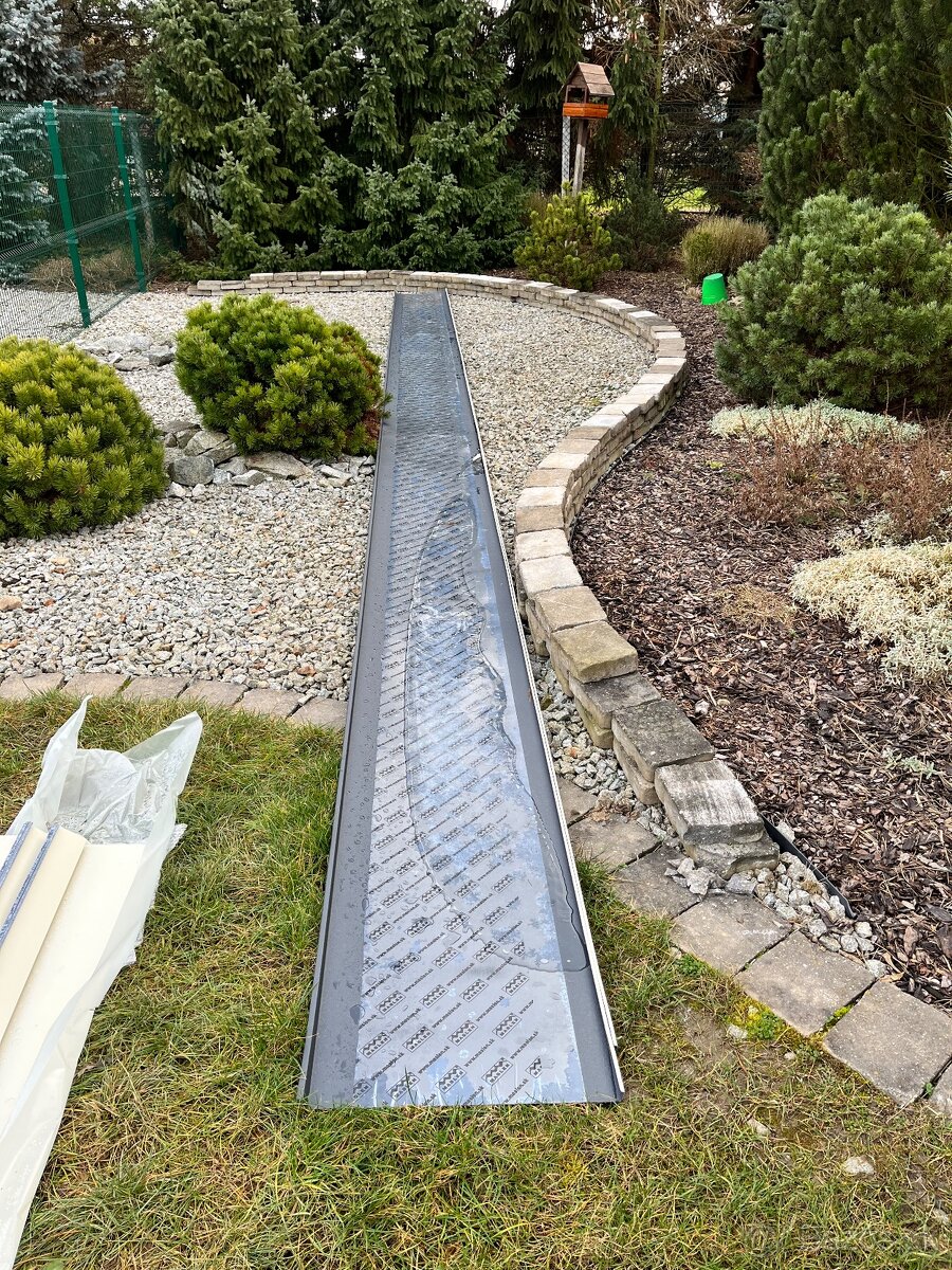 Falcovaný plech ral7016 108m2