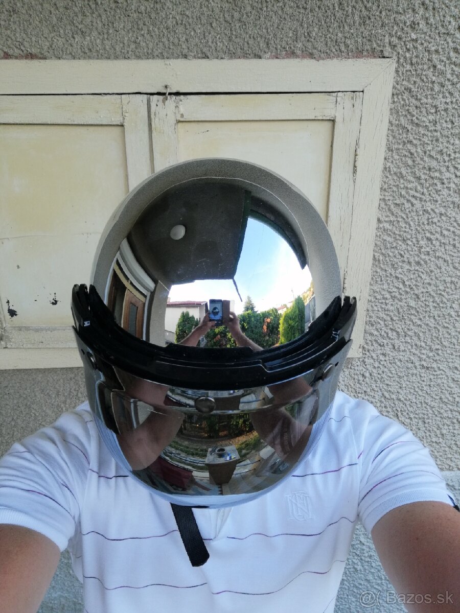 Prilba chróm L