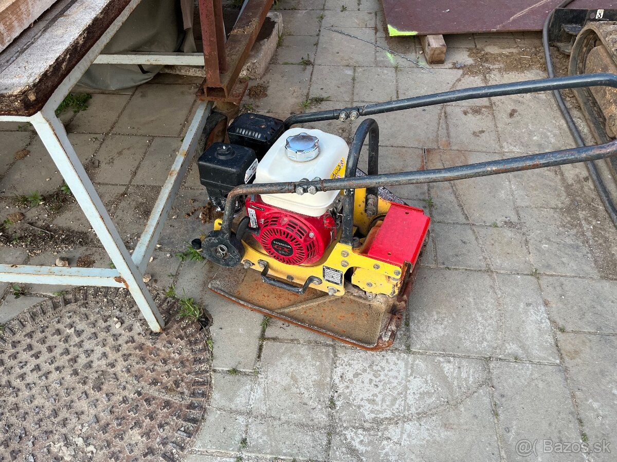 Vybračná doska Bomag