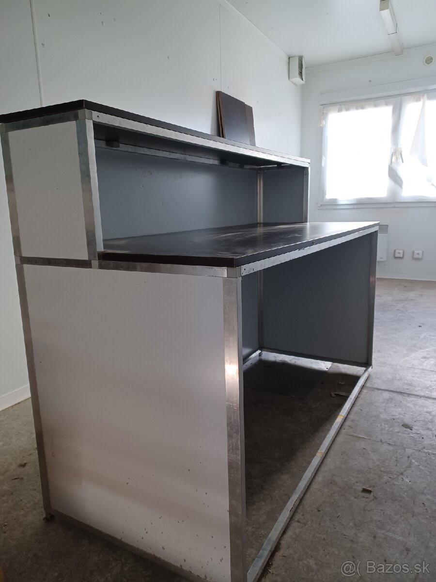 Prenosny barovy pult