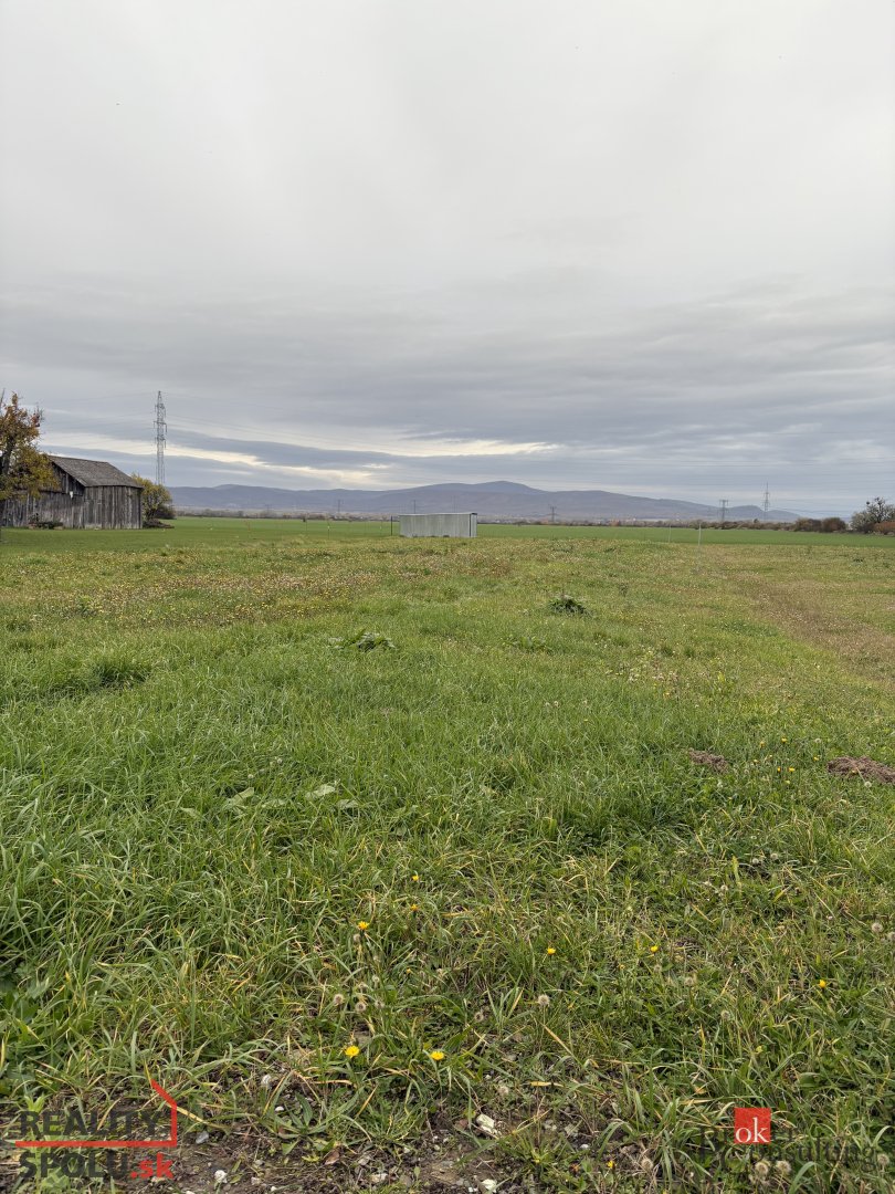 Predaj stavebného pozemku v Nacinej Vsi .
