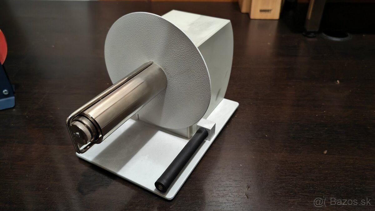 Elektrický navíjač etikiet