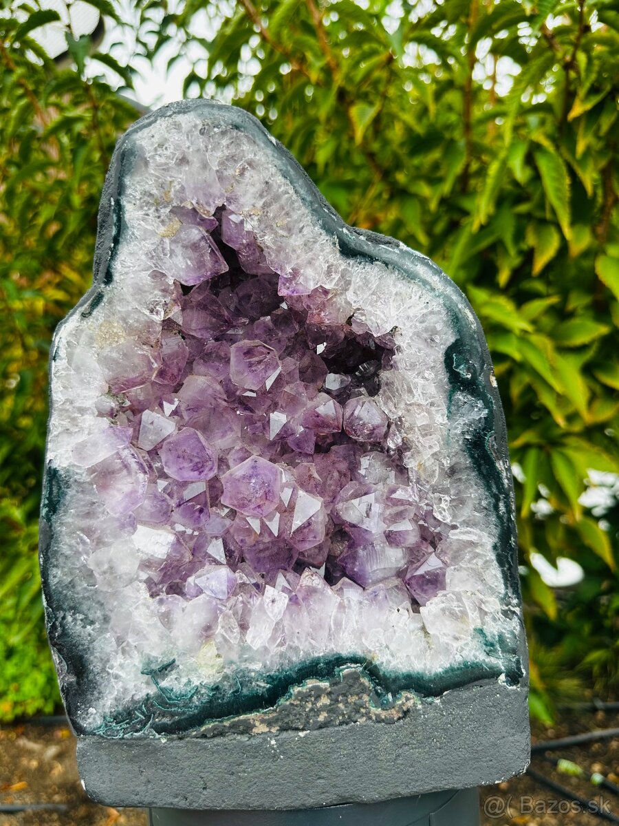 Prírodní minerál Geoda ametyst  vhodná aj ako darček na vian