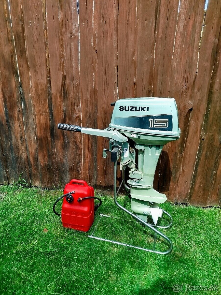 ZÁVESNÝ LODNÝ MOTOR SUZUKI DT 15