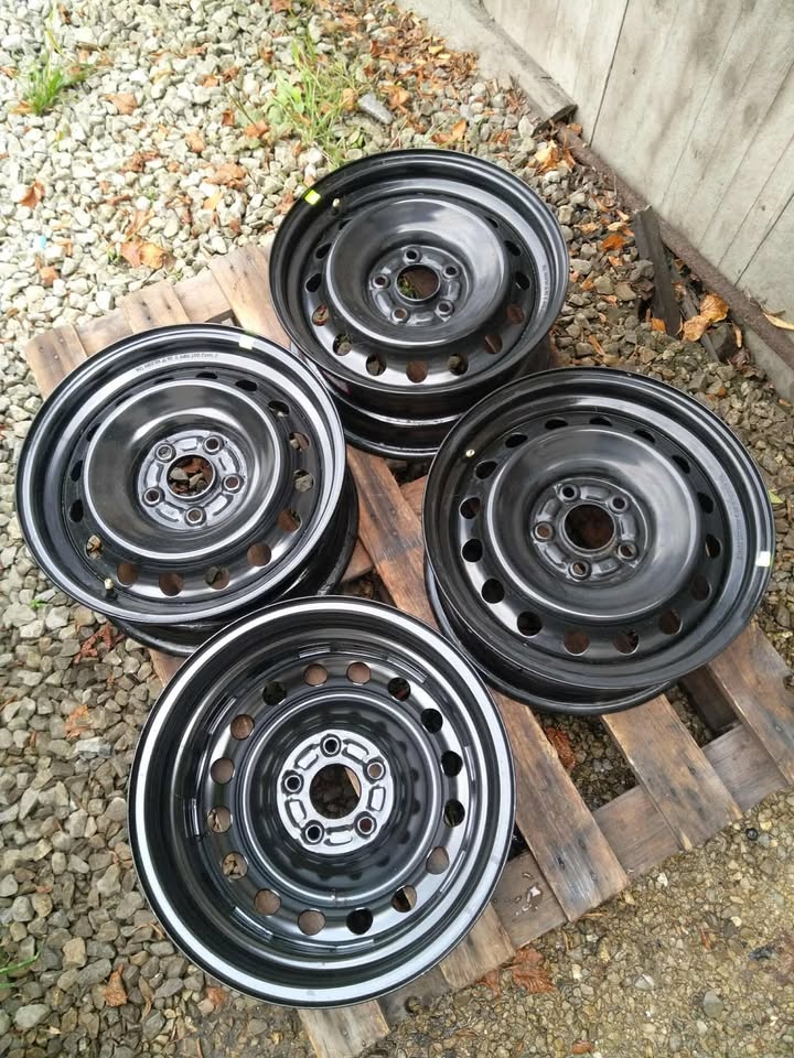 16" plechové disky HONDA.