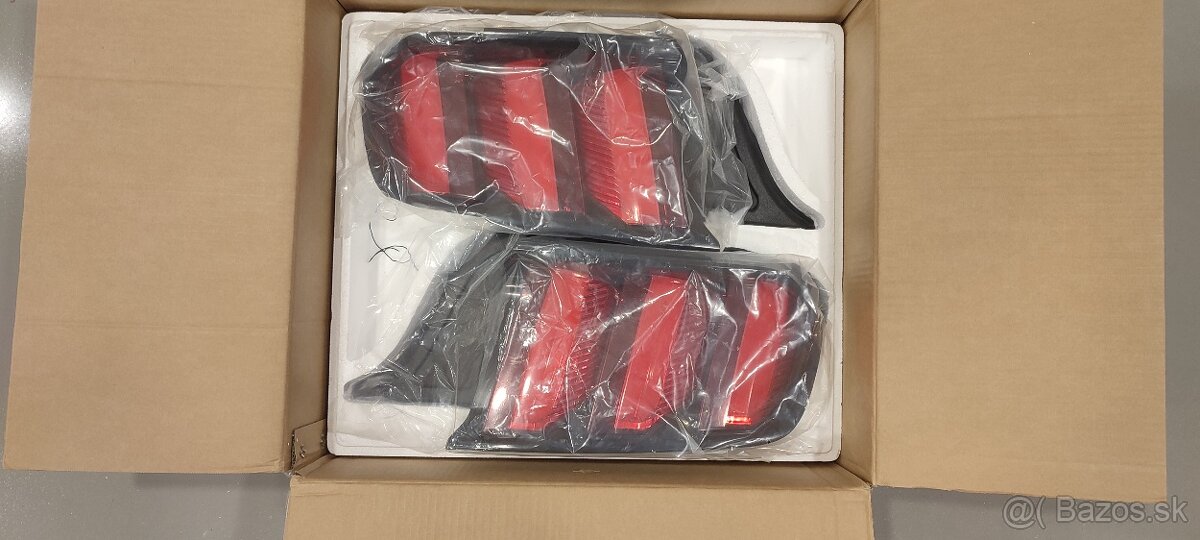 Predám zadné svetlá na mustang