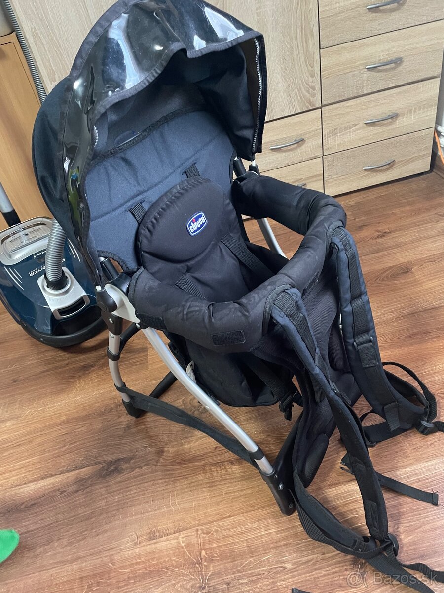 Turisticky nosic chicco