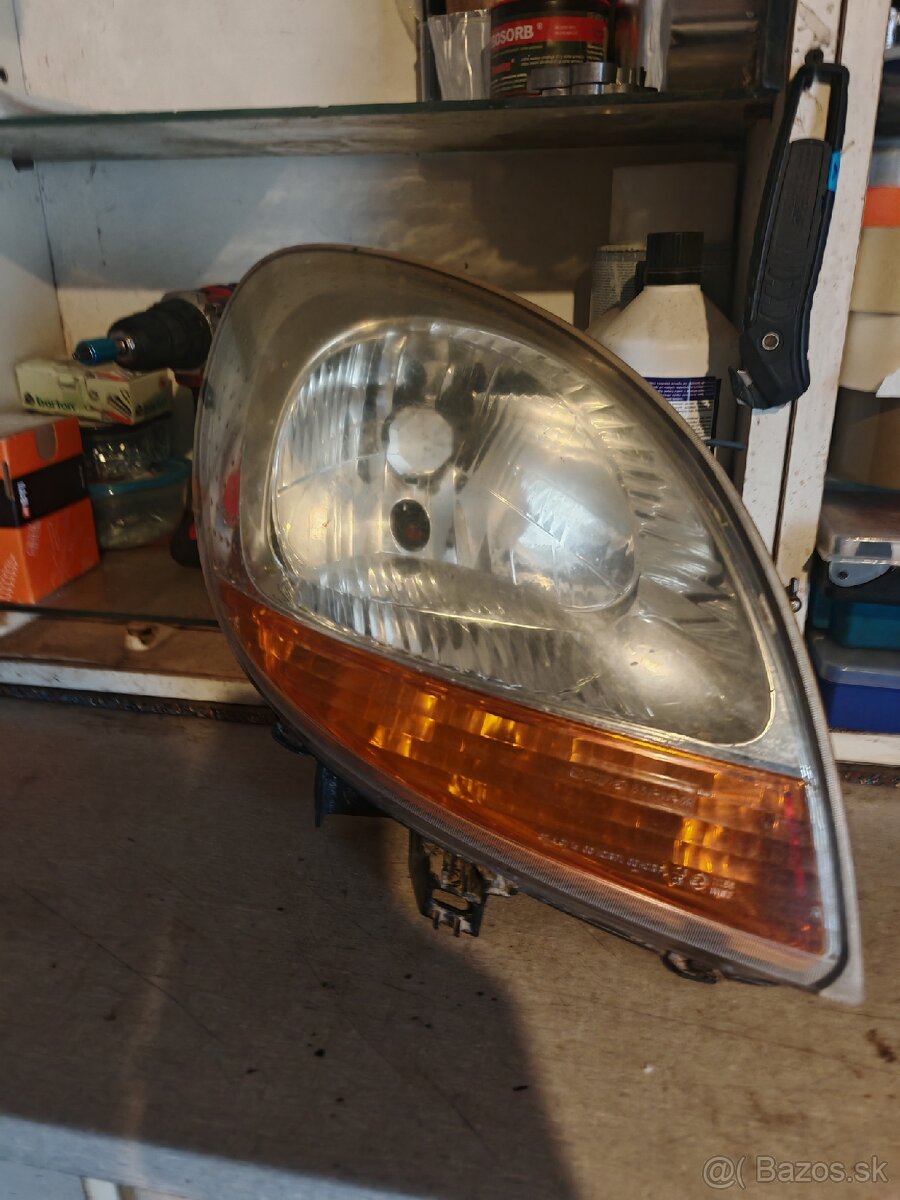 Renault Kangoo 1 predné práve svetlo
