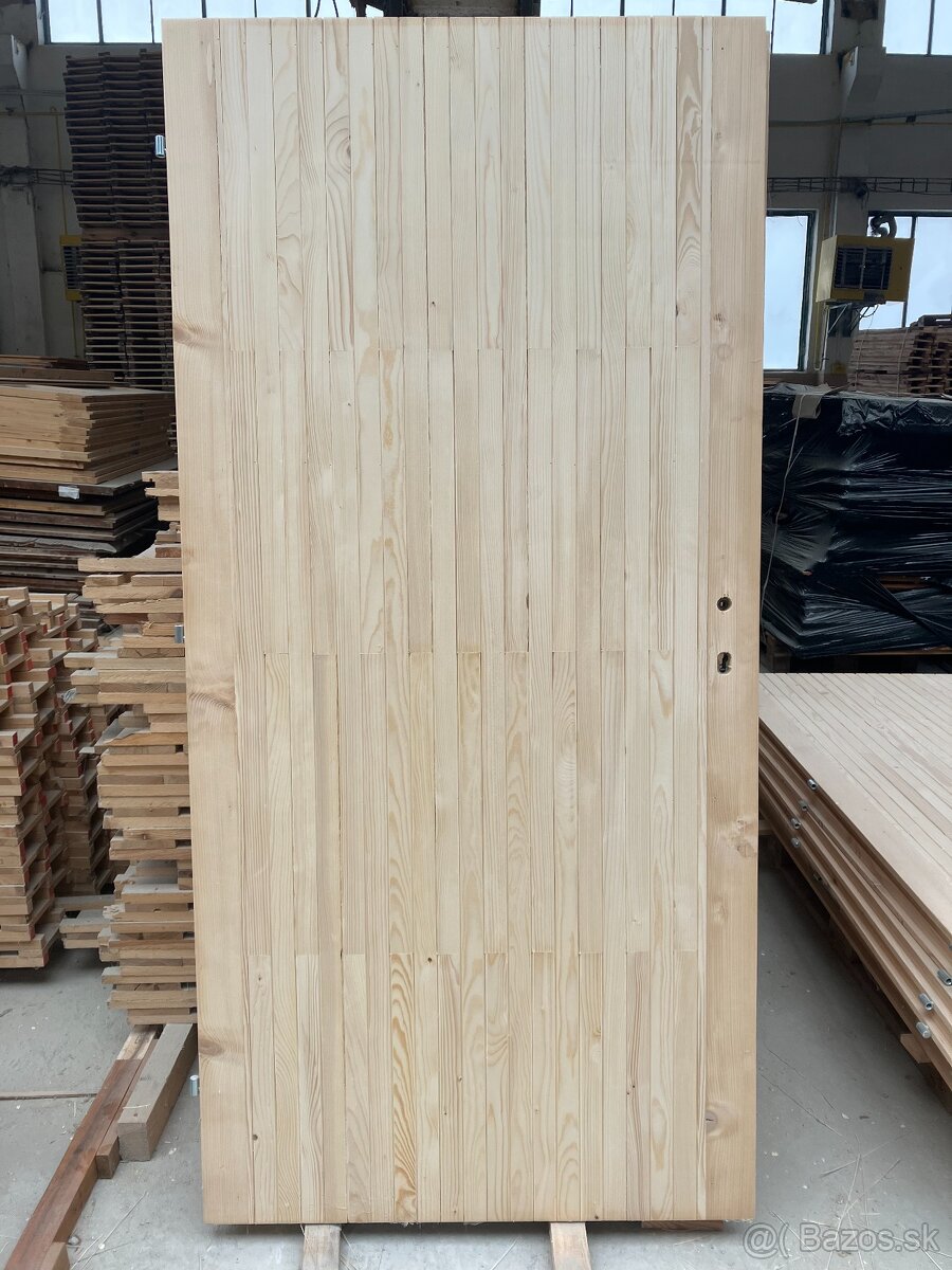 Palubkové, latkové drevené dvere s izolačnou výplňou