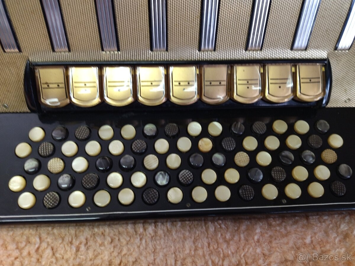 gombíkový chromatický akordeon Hohner Maestro lll. 96 bas