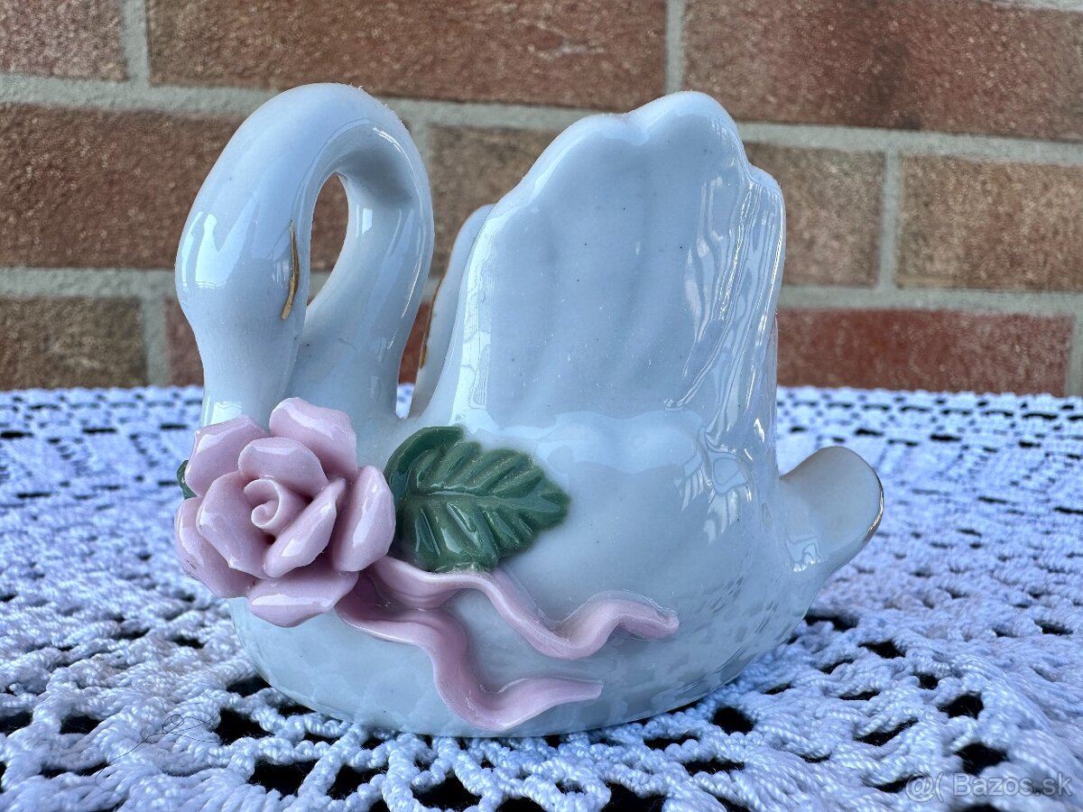 Porcelánová labuť na uloženie šperkov a drobnosti